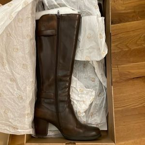 Born Vita Boots Size 7.5